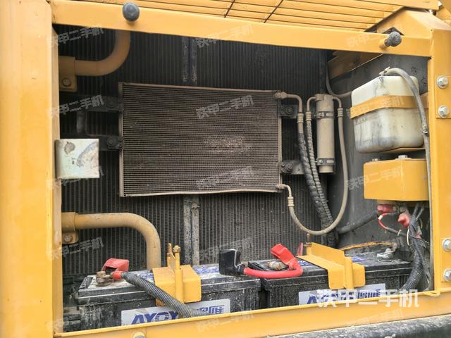 散熱器正面(大件艙室) 散熱器正面(大件艙室)