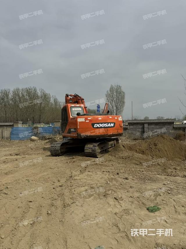 駕駛室頂部（整機外觀）