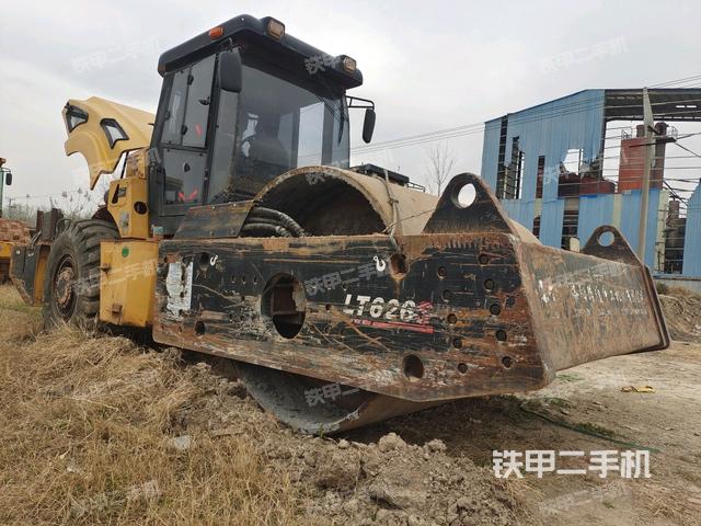 右前45°（壓路機整機外觀）