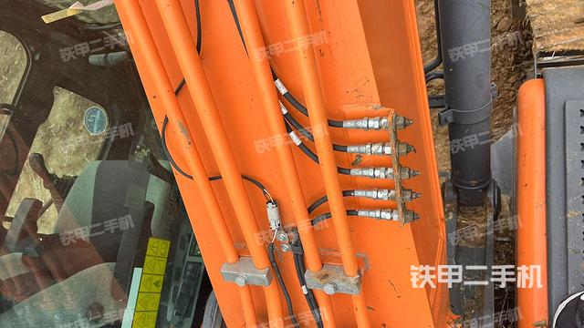 大臂背部俯視(工作和回轉(zhuǎn)裝置) 大臂背部俯視(工作和回轉(zhuǎn)裝置)