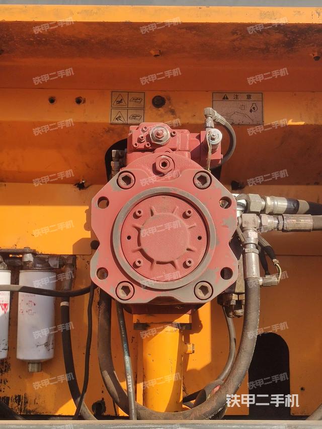 液壓泵艙室正面整體（整機(jī)外觀）