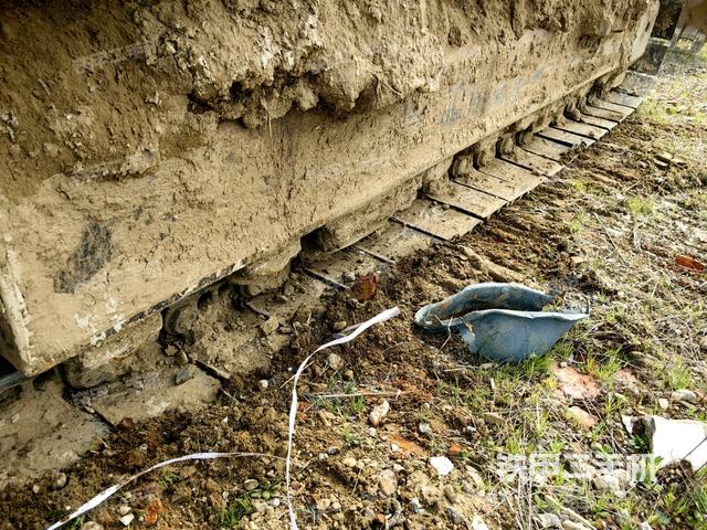 右側(cè)履帶整體（行走機構(gòu)）