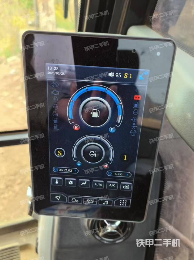 駕駛室整體(整機外觀) 駕駛室整體(整機外觀)