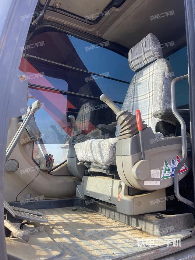 駕駛室整體（整機外觀）