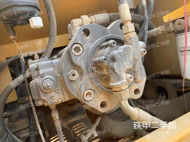 液壓泵艙室正面整體(整機(jī)外觀) 液壓泵艙室正面整體(整機(jī)外觀)
