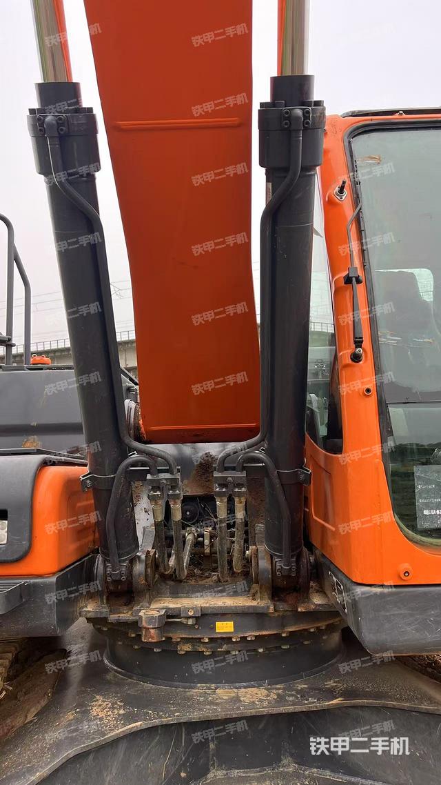 大臂油缸整體?豎拍(工作和回轉(zhuǎn)裝置) 大臂油缸整體?豎拍(工作和回轉(zhuǎn)裝置)