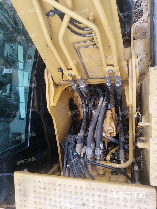 中央回轉(zhuǎn)接頭特寫(xiě)(上車部件) 中央回轉(zhuǎn)接頭特寫(xiě)(上車部件)