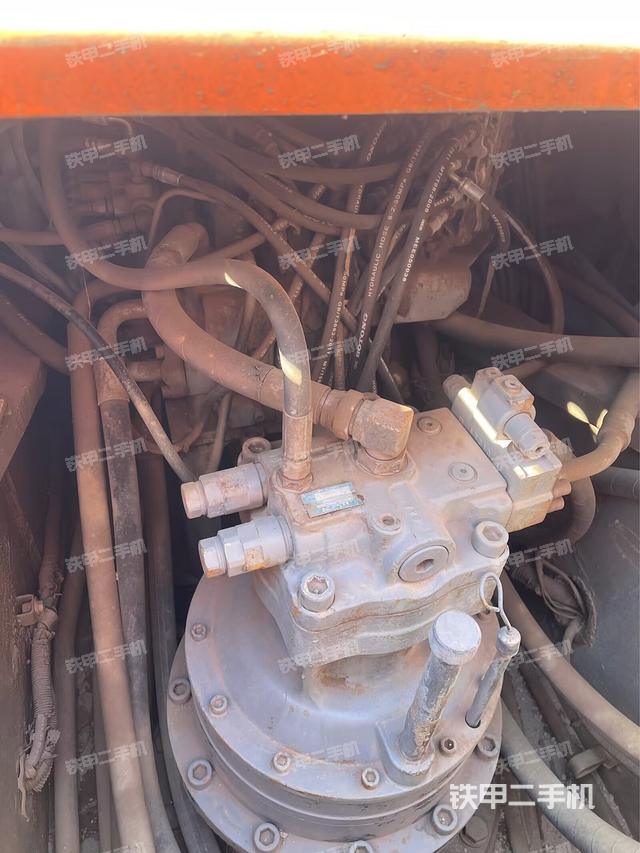 回轉(zhuǎn)馬達和主控閥（整機外觀）