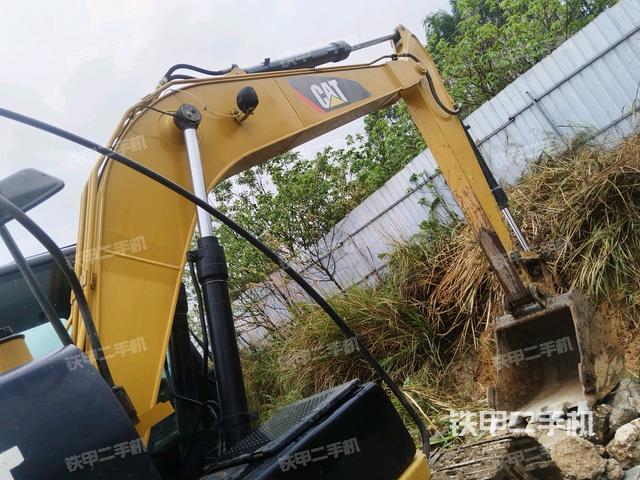 小臂整體左后(工作和回轉(zhuǎn)裝置) 小臂整體左后(工作和回轉(zhuǎn)裝置)