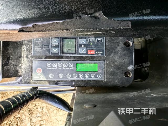 座椅左側(cè)控制臺(tái)/音響/含左手柄（駕駛室部分）