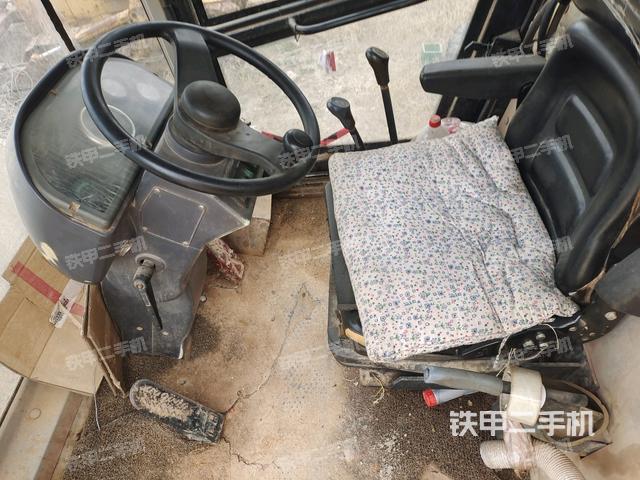 后玻璃角標（壓路機駕駛室）