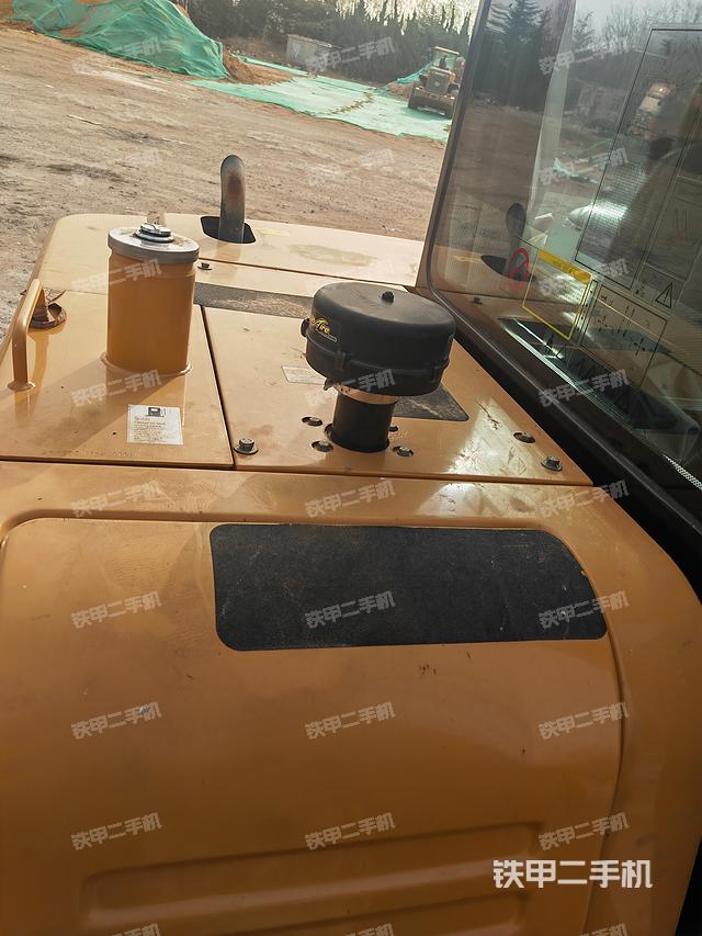 驾驶室顶部（整机外观）