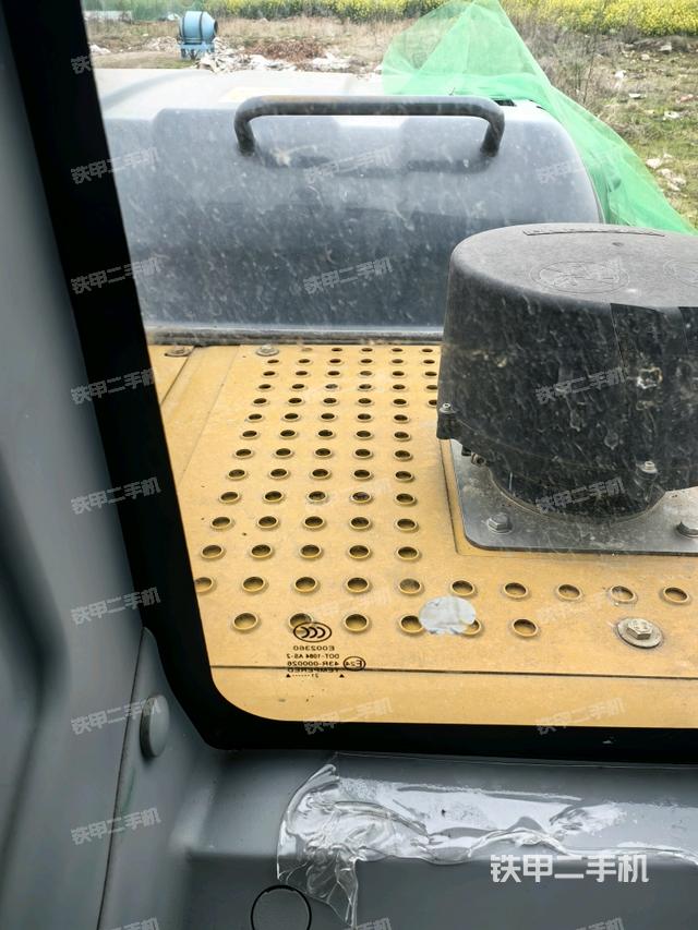 后窗玻璃角標（駕駛室部分）