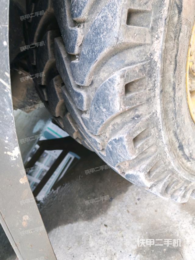 右側(cè)履帶整體?(行走機(jī)構(gòu)) 右側(cè)履帶整體?(行走機(jī)構(gòu))