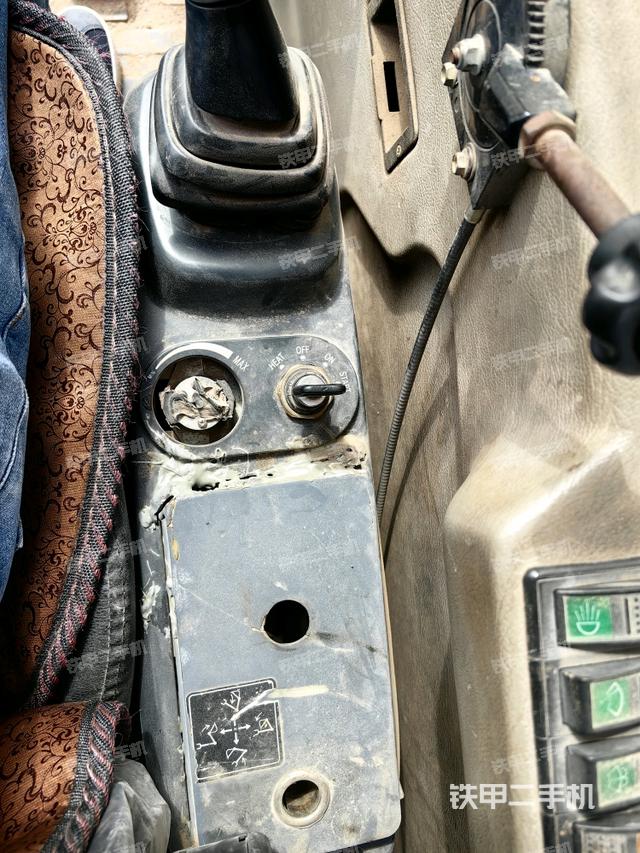 座椅左側(cè)控制臺/音響/含左手柄（駕駛室部分）