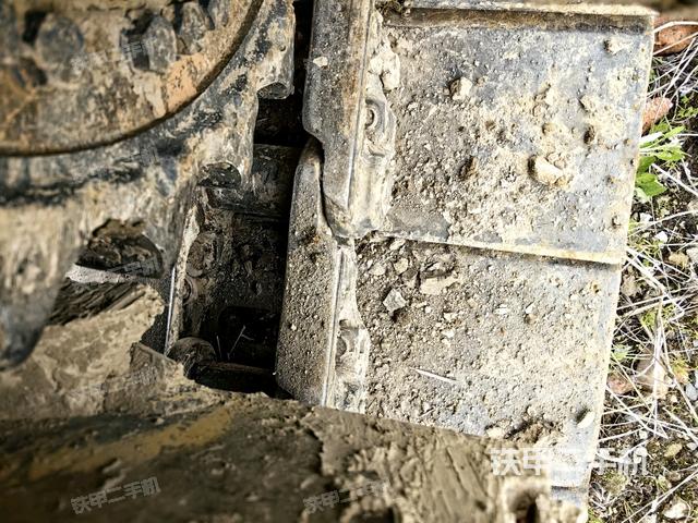 右驅(qū)動輪（行走機構(gòu)）