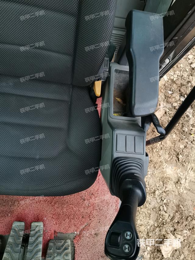 座椅左側(cè)控制臺/音響/含左手柄（駕駛室部分）