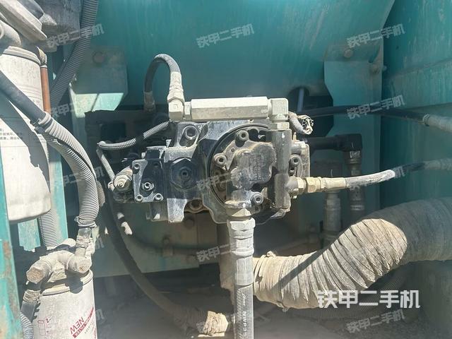 液壓泵艙室正面整體（整機(jī)外觀）