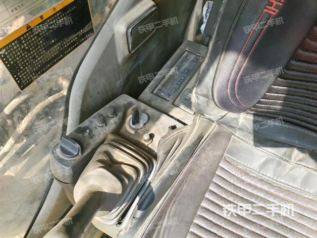 座椅右側(cè)控制臺/鑰匙門/油門/含右手柄（駕駛室部分）