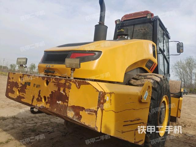 右后45°（壓路機(jī)整機(jī)外觀）