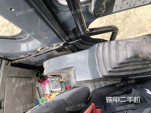 座椅左側(cè)控制臺/音響/含左手柄（駕駛室部分）