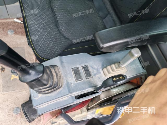 座椅左側控制臺/音響/含左手柄（駕駛室部分）