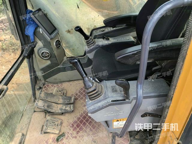 駕駛室整體(整機(jī)外觀) 駕駛室整體(整機(jī)外觀)