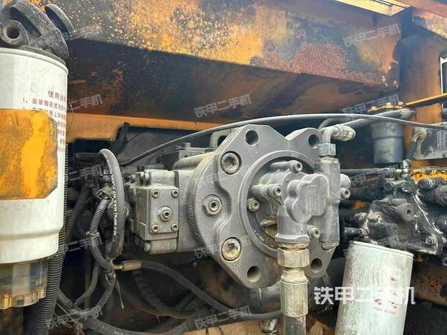 液壓泵艙室正面整體(整機外觀) 液壓泵艙室正面整體(整機外觀)