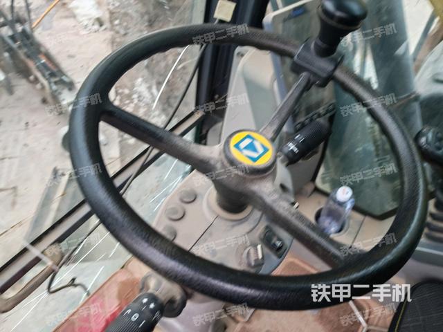 駕駛室左前45度（駕駛室部分）