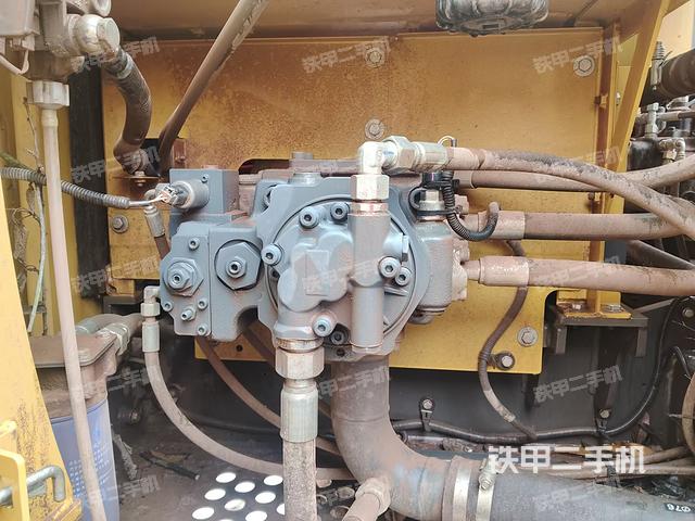 液壓泵艙室正面整體(整機(jī)外觀) 液壓泵艙室正面整體(整機(jī)外觀)