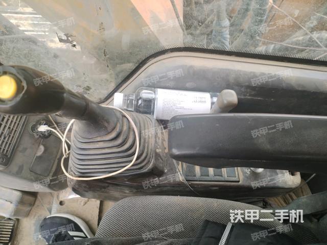 座椅右側(cè)控制臺/鑰匙門/油門/含右手柄（駕駛室部分）