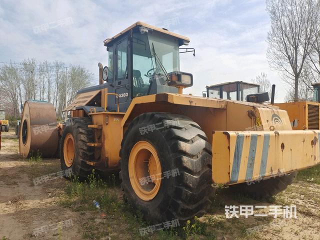宇通6830压路机的设备实拍-第4张实拍照片