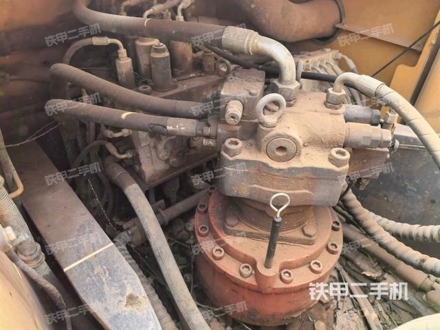 回轉(zhuǎn)馬達(dá)和主控閥(整機(jī)外觀) 回轉(zhuǎn)馬達(dá)和主控閥(整機(jī)外觀)