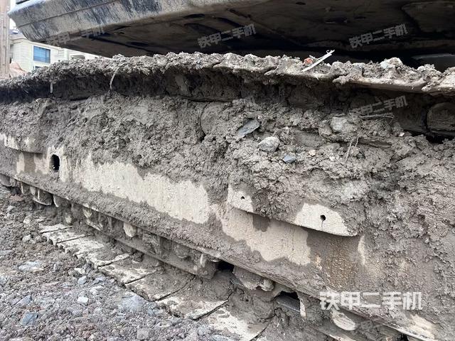 單側(cè)履帶整體(整機(jī)外觀) 單側(cè)履帶整體(整機(jī)外觀)