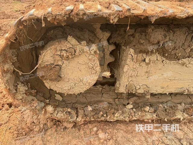 單側(cè)履帶整體(整機外觀) 單側(cè)履帶整體(整機外觀)