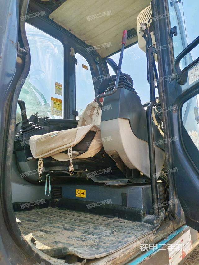 駕駛室正側(cè)(駕駛室部分) 駕駛室正側(cè)(駕駛室部分)