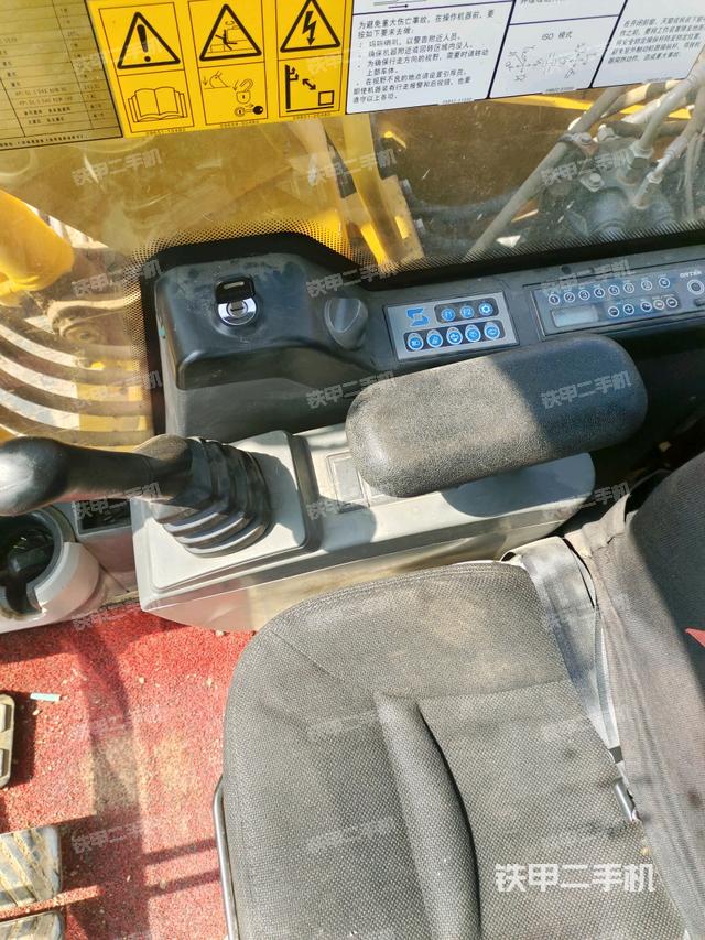 座椅右側(cè)控制臺/鑰匙門/油門/含右手柄（駕駛室部分）