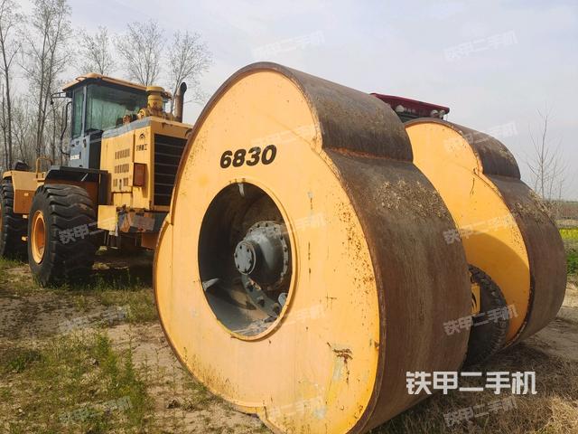 宇通6830压路机的设备实拍-第2张实拍照片