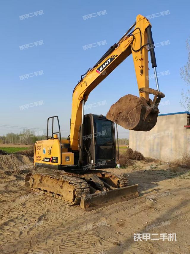 駕駛室整體(整機外觀) 駕駛室整體(整機外觀)