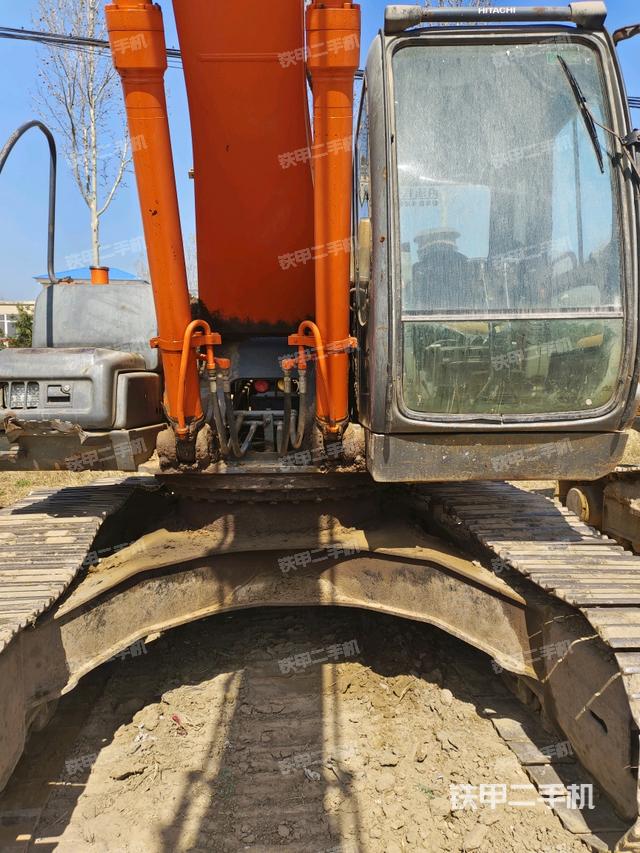 轉(zhuǎn)盤和下車架正前(工作和回轉(zhuǎn)裝置) 轉(zhuǎn)盤和下車架正前(工作和回轉(zhuǎn)裝置)