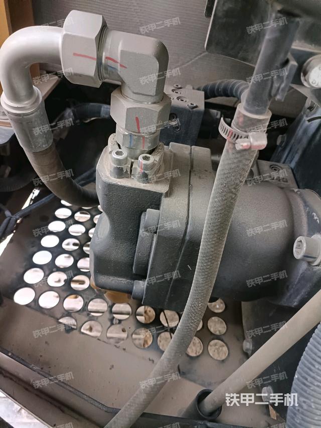 液壓泵艙室正面整體（整機(jī)外觀）