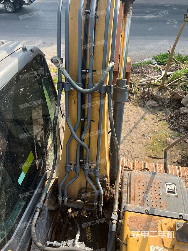 驾驶室顶部（整机外观）