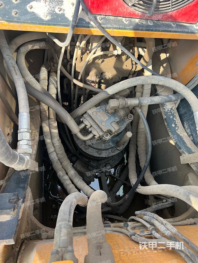 回轉(zhuǎn)馬達(dá)和主控閥（整機(jī)外觀）