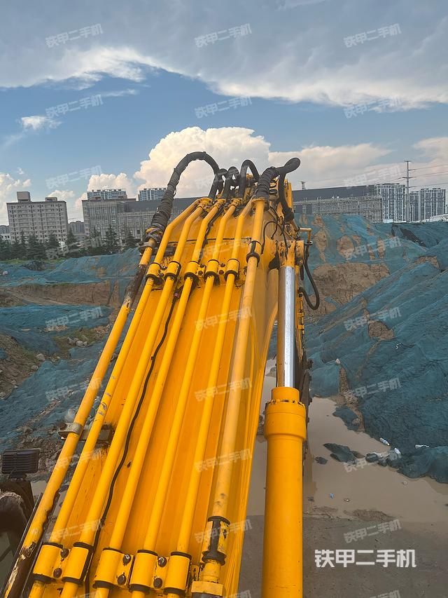 驾驶室顶部（整机外观）