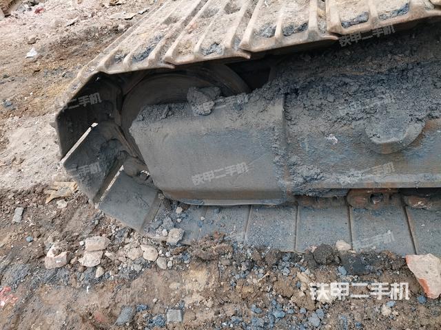 左驅(qū)動輪（行走機構(gòu)）