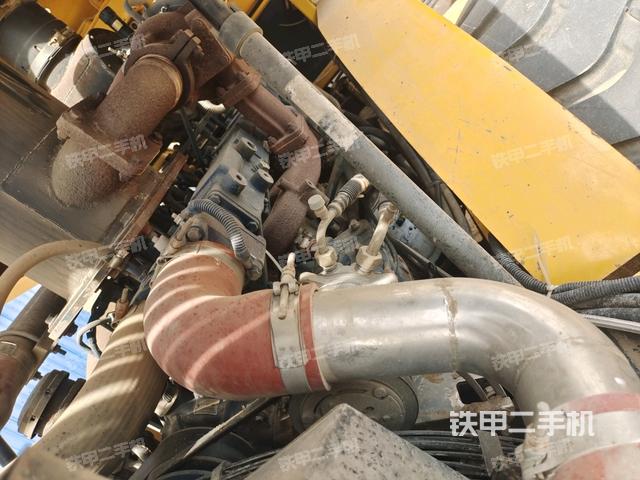 發(fā)動機艙全景（壓路機發(fā)動機艙）