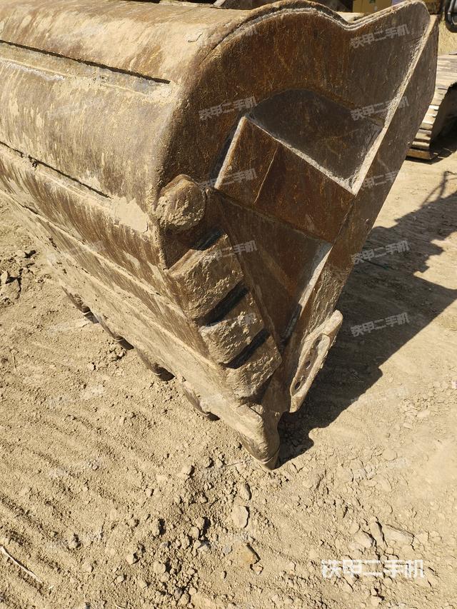 鏟斗右后整體(工作和回轉(zhuǎn)裝置) 鏟斗右后整體(工作和回轉(zhuǎn)裝置)