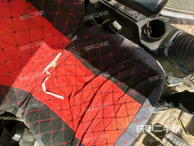 座椅左侧控制台/音响/含左手柄（驾驶室部分）