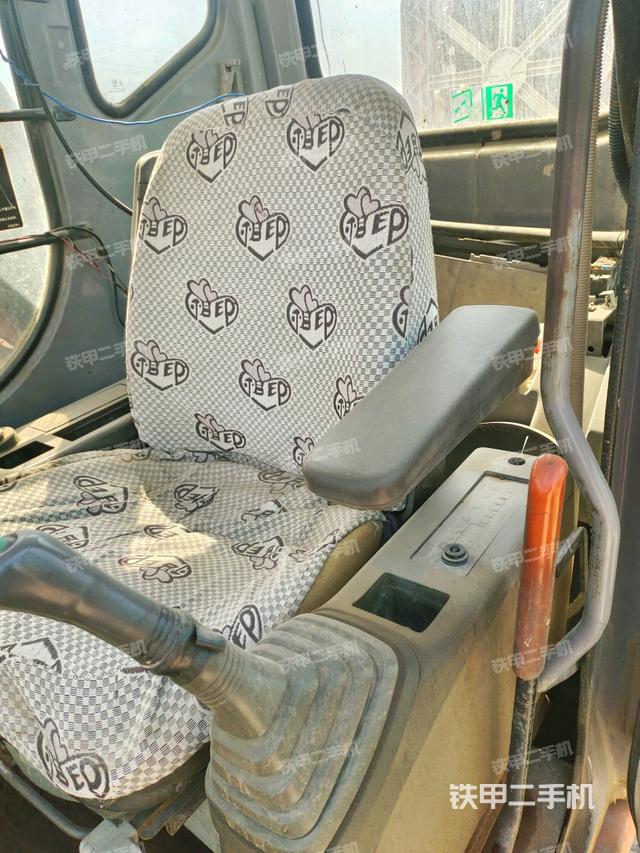 座椅左側(cè)控制臺/音響/含左手柄（駕駛室部分）