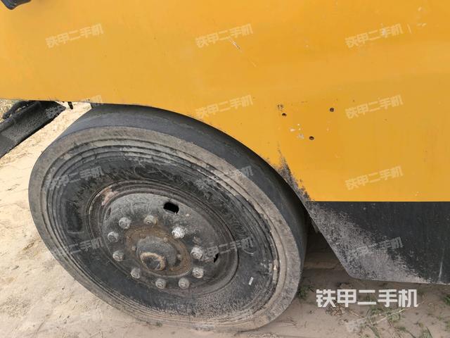 前輪右側減震塊連接及部件（壓路機前后車架）